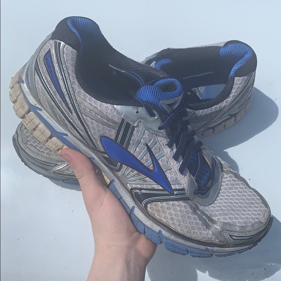 brooks running shoes size 13